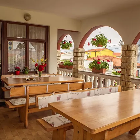 Marija 3* Lopar