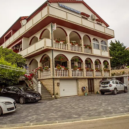 Guest house Marija 3*